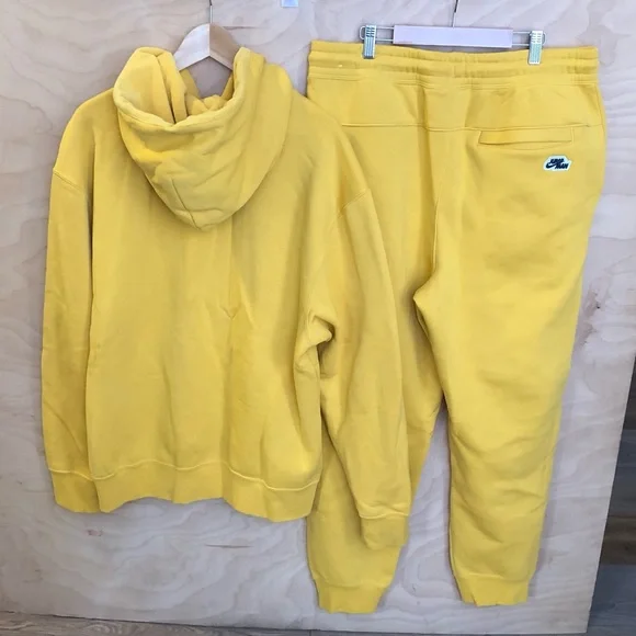 NWOT Nike Air Jordan Jump Man Hoodie and Jogger Set Yellow Mens Sz L.